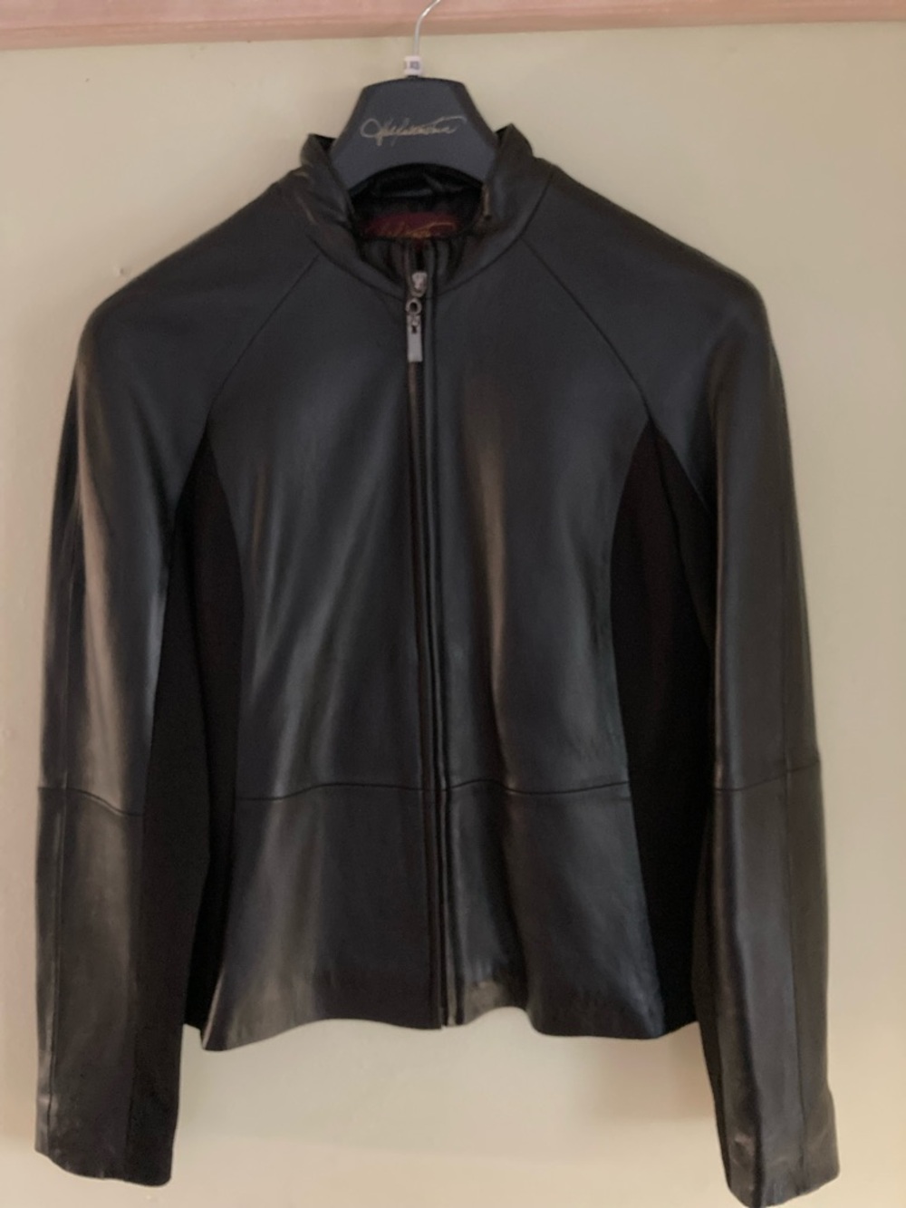 Hal Rubenstein Women’s Black Leather Zip-Front Jacket